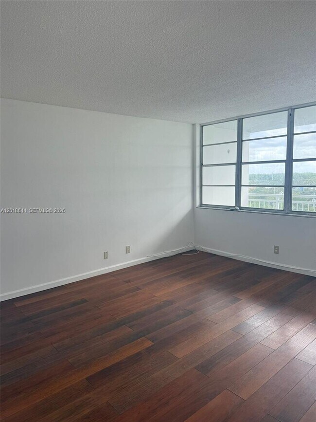 Building Photo - 2025 NE 164th St