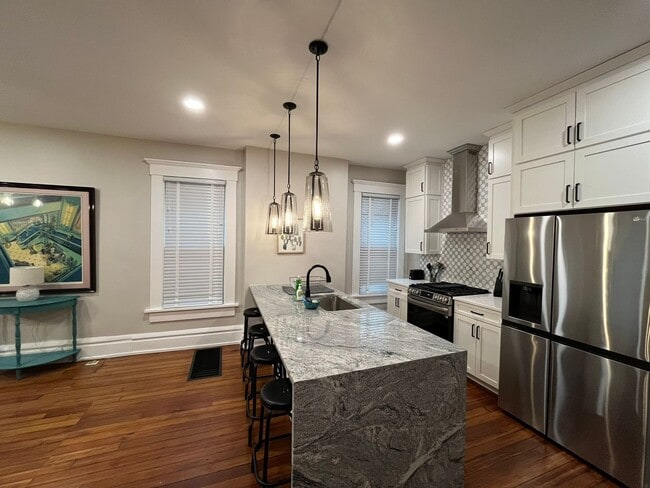 Building Photo - Dennison Ave 866-868 CR