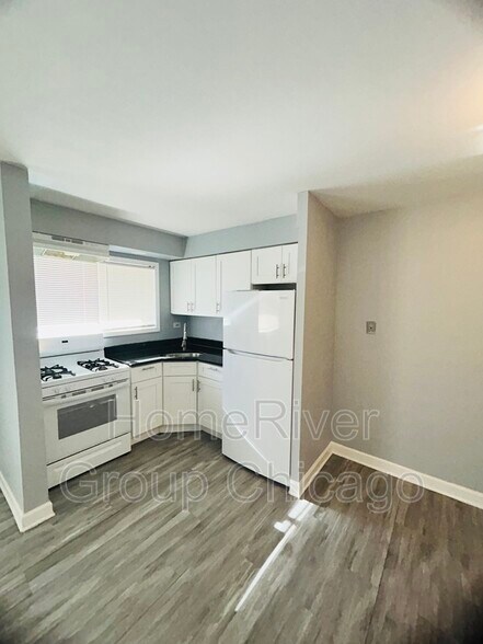 Building Photo - 17 N Hillside Ave