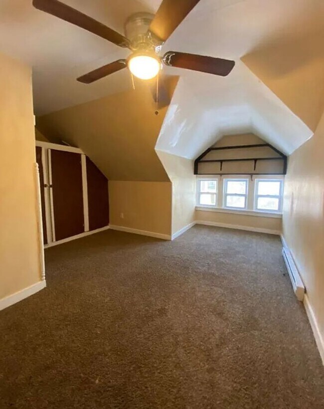 Building Photo - Welcome to your next home!