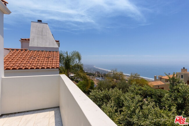 Building Photo - 5828 Foxview Dr