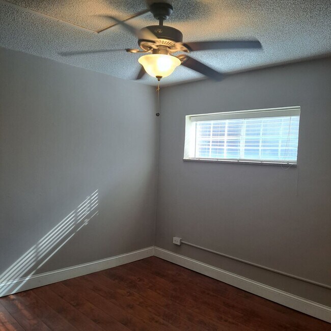 Building Photo - 510 14th St