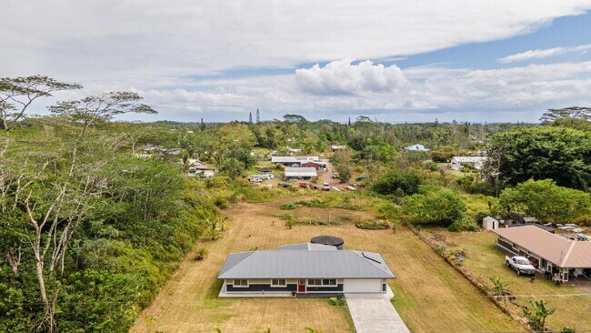 Building Photo - Move-In Ready, 3-Bedroom Fully Furnished Retreat with 3 Bathroom in Keaau Paradise!"
