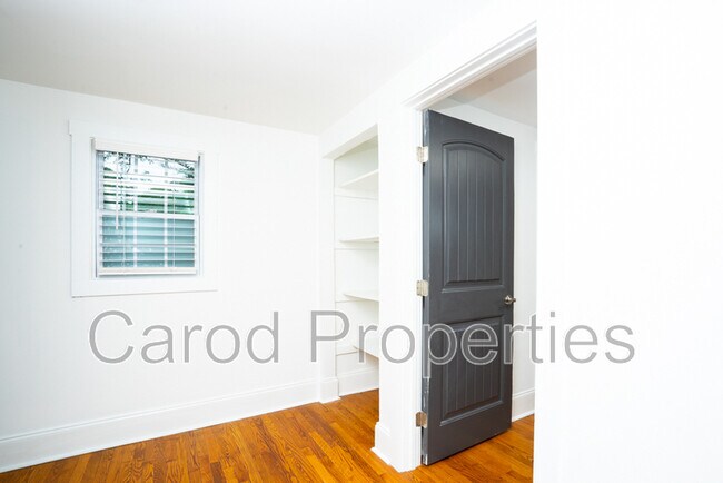 Building Photo - 3338 Eastway Dr