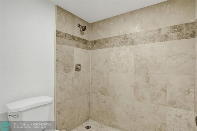 Building Photo - 105 Lake Emerald Dr
