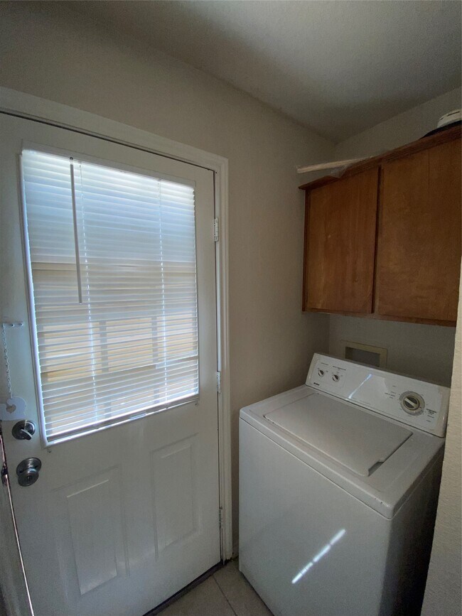 Building Photo - 150 Sendero Dr