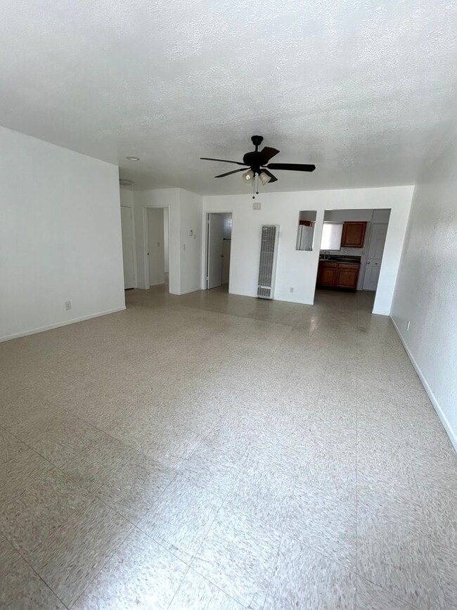 Building Photo - 2 Bedroom 1 Bathroom Home Close To Town