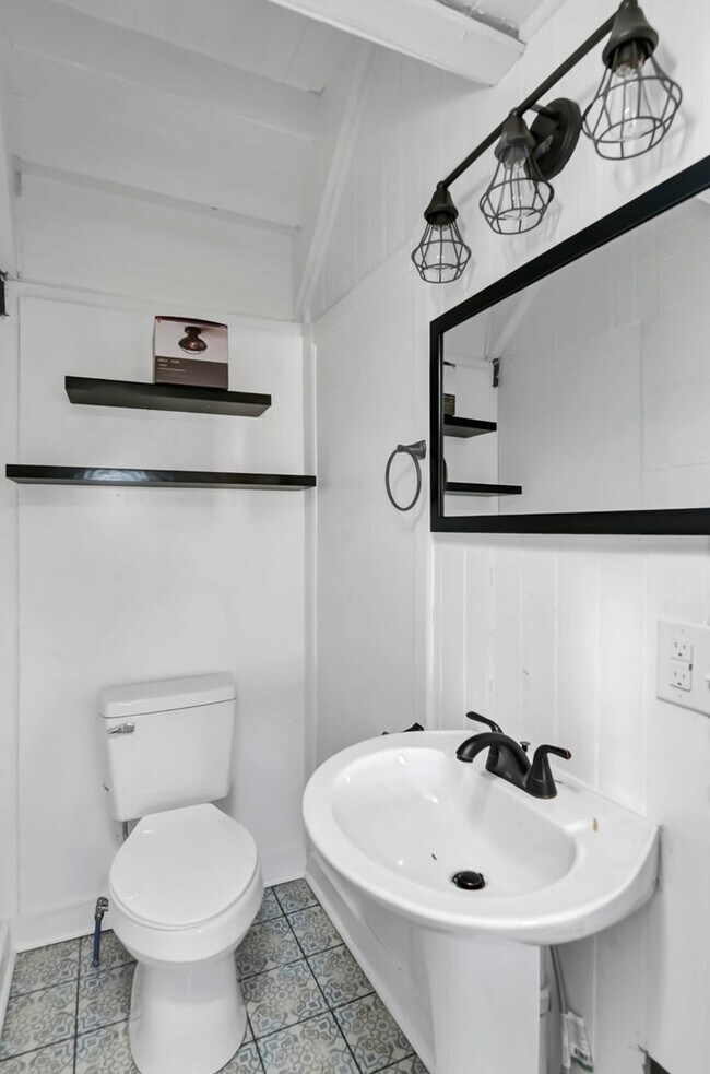 Building Photo - 203 Oliver St