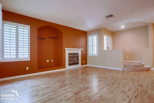 Building Photo - Stunning 3Bdm 2.5Ba Townhome in Carmel Valley