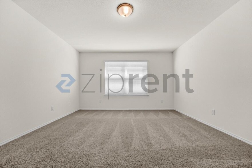Building Photo - Unit