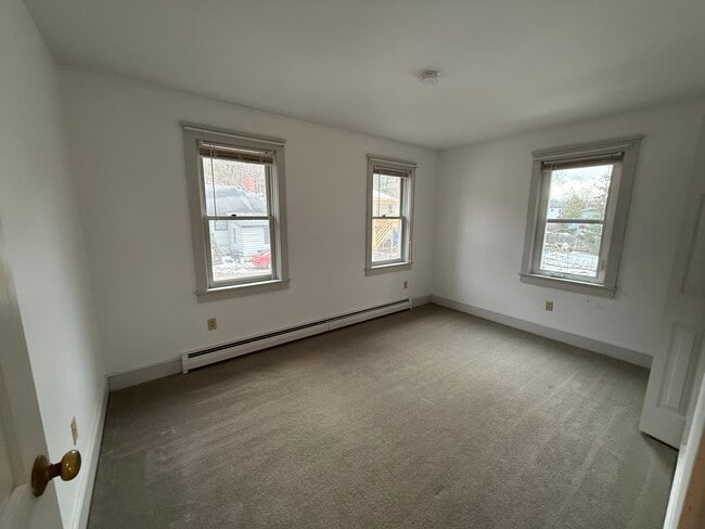 Building Photo - 112-116 EAP