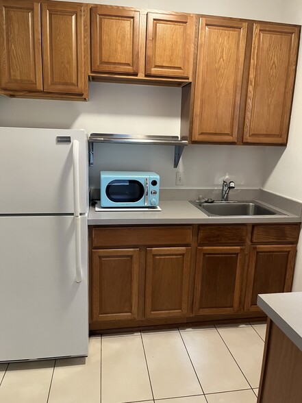 Building Photo - 920 NE 5th Ave