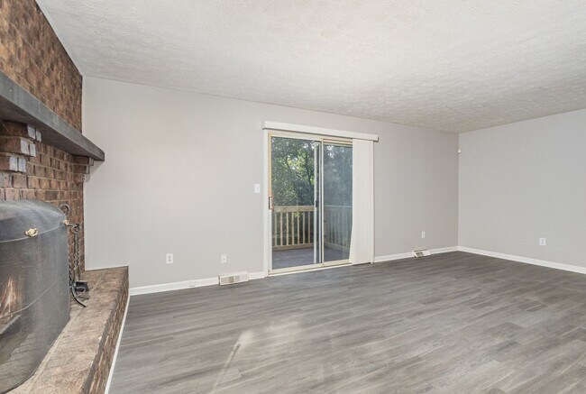 Building Photo - 4600-4606 Glenway Ave