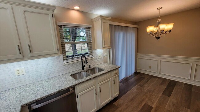 Building Photo - 6525 Blossomwood Cir NE