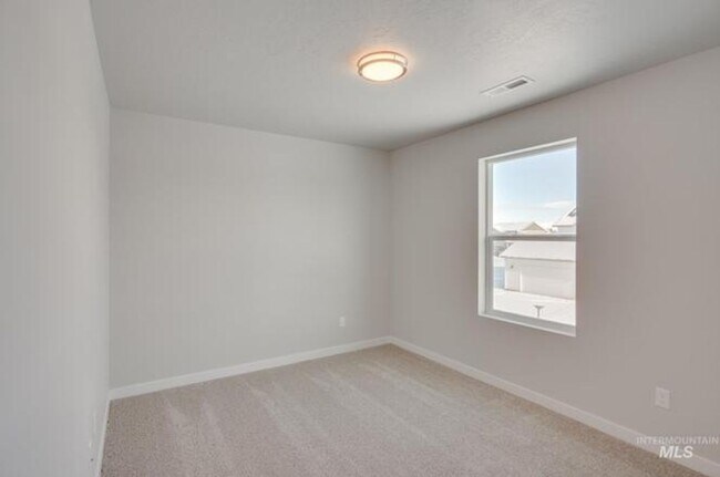 Building Photo - 5820 W Striker Ln