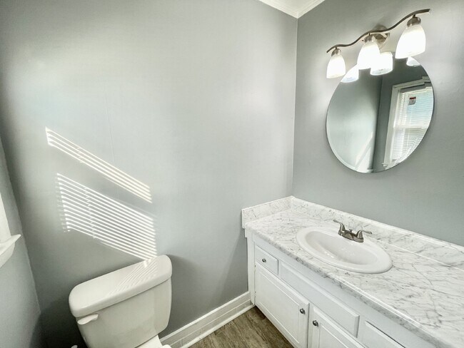 Building Photo - 3 Bedroom, 1.5 Bath RANCH Style NEST