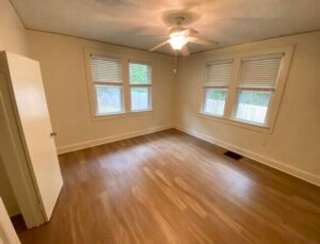 Building Photo - 19 Hollywood Ct