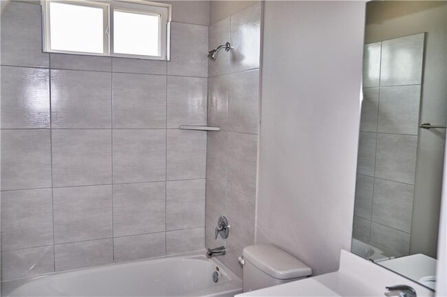 Building Photo - 816 Durness Dr