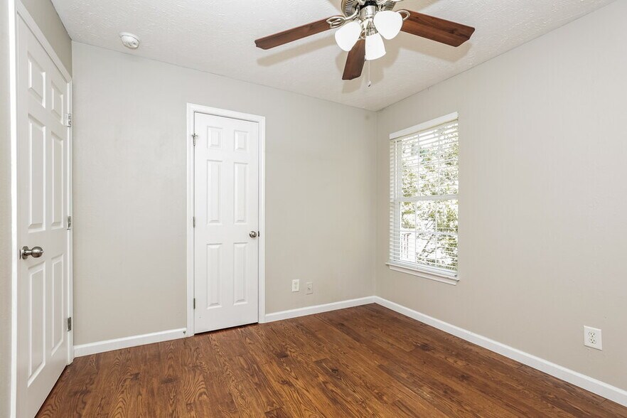 Building Photo - 5027 Hectare Ln