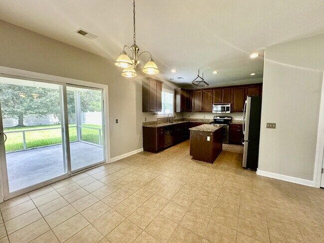 Building Photo - Spacious Four-Bedroom Home with a Bonus Room in Lawton Station!