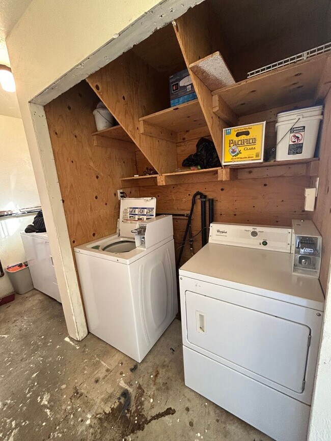 Building Photo - Updated San Leandro apartment!