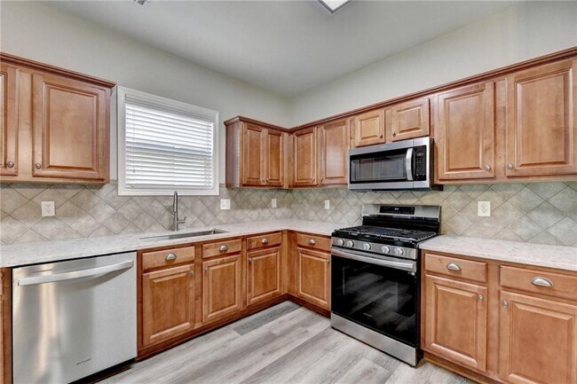 Building Photo - 2208 Staunton Dr NW