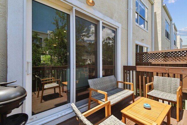 Building Photo - 3174 Bayshore Oaks Dr