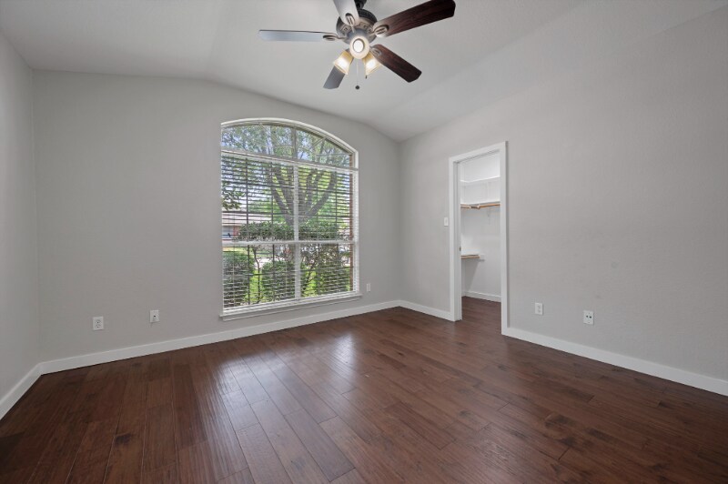 Building Photo - 1500 Lochaline Loop