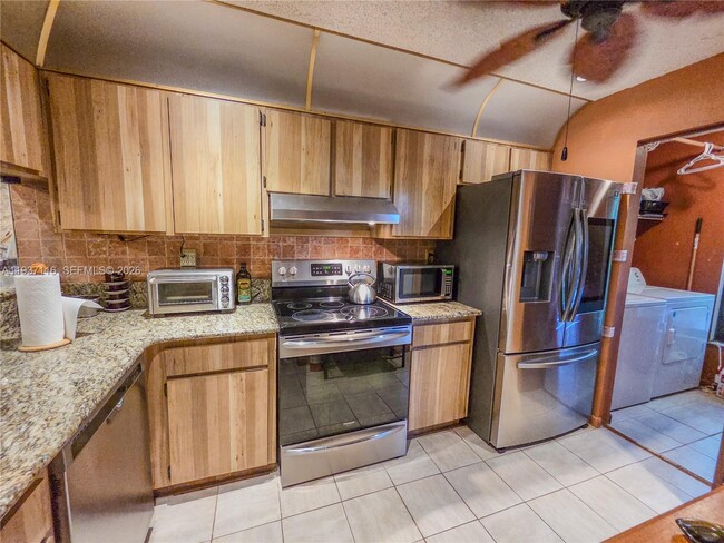 Building Photo - 8044 NW 41 Ct