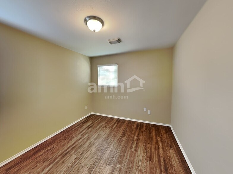 Building Photo - 8915 Chisholm Wood Ln