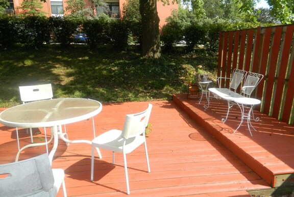 Building Photo - 17 Theo Ln