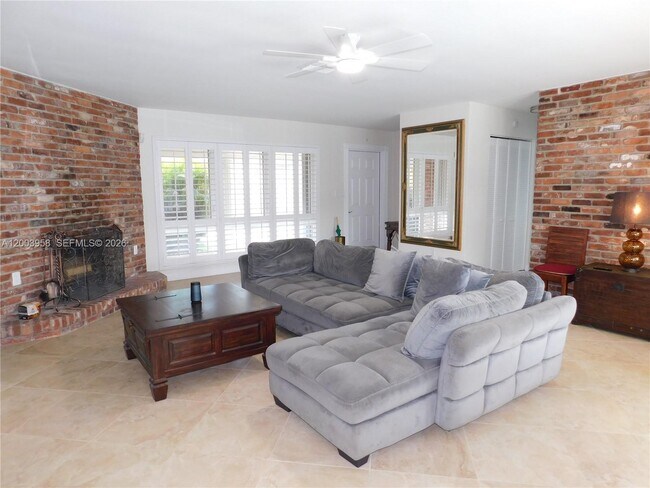 Building Photo - 108 NE 30th St