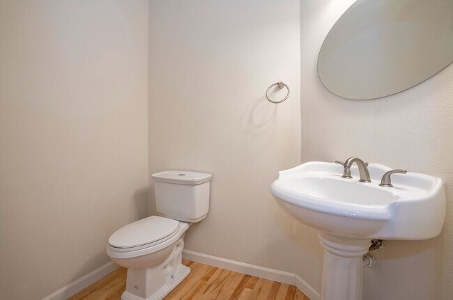 Building Photo - Beautiful Craftsman Home for Rent on Fox Island