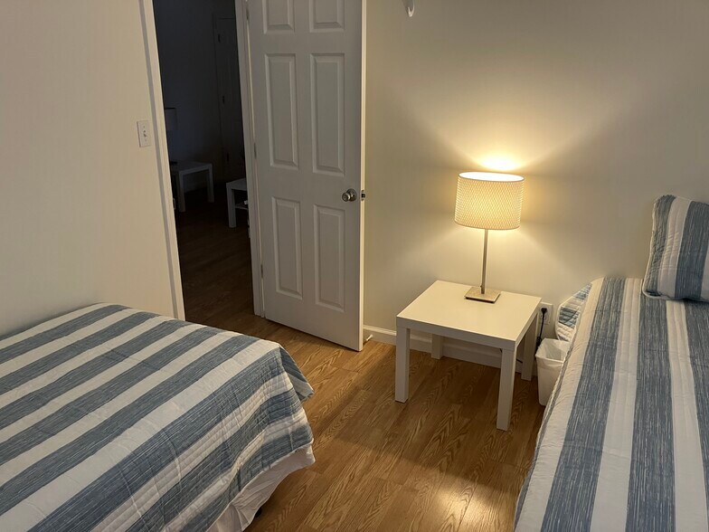 Building Photo - 1922 Baltimore Ave