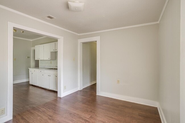 Building Photo - Large 4 Bed, 2 Bath in the heart of Histor...