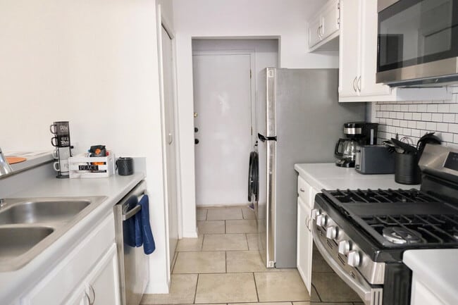 Building Photo - 1741 Horseshoe Cir