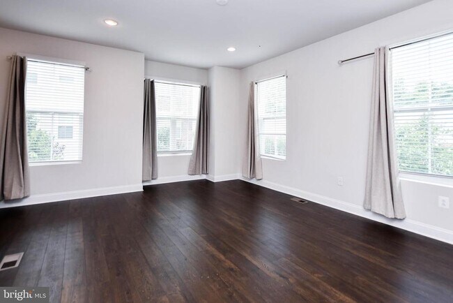 Building Photo - 7102 Druce Way