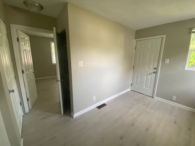 Building Photo - 3 bed 1 bath home in Center Township