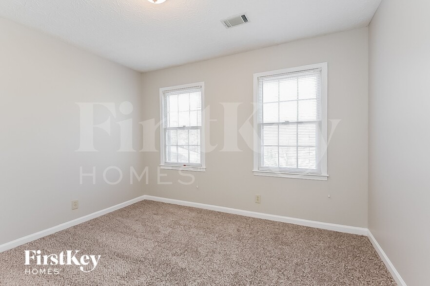 Building Photo - 5029 Shelley Ct NE