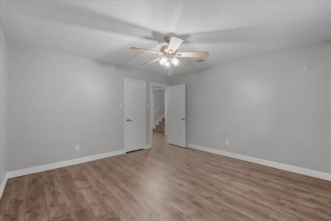 Building Photo - 2105 Murfield Dr