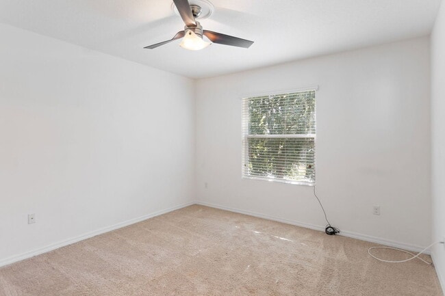 Building Photo - 3840 Silverlake Way