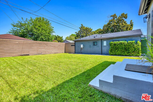 Building Photo - 5318 Bellaire Ave