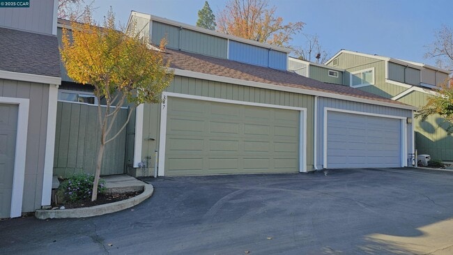 Building Photo - 347 Scottsdale Rd