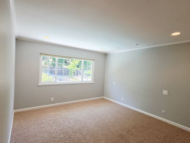 Building Photo - Stunning 4BD + Office Home with Pool in Li...