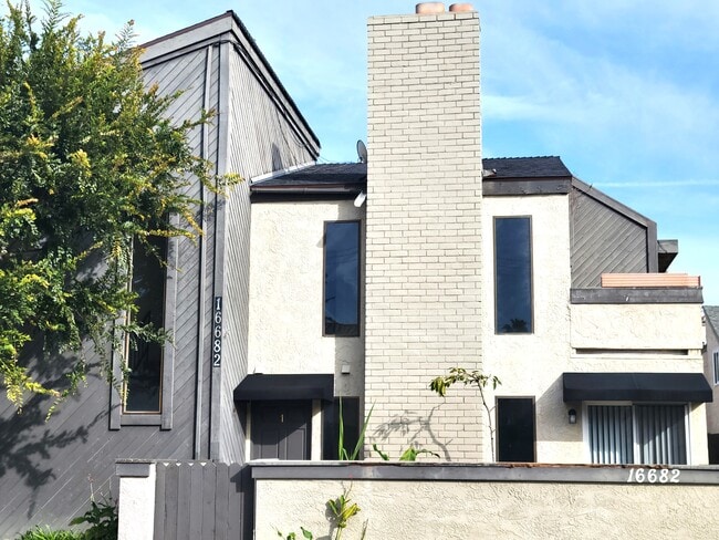 Building Photo - 16682 Dolores Ln