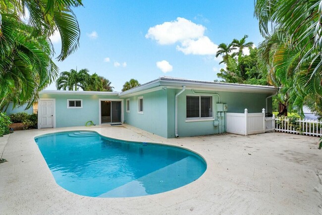 Building Photo - 121 NE Spanish Ct