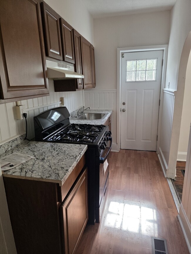 Building Photo - 3151 Ravenwood Ave