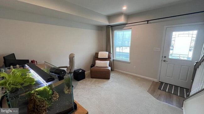 Building Photo - 11 Sidney Ln