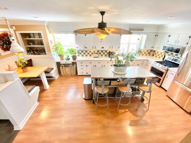 Building Photo - Charming 3-Bedroom 2-Bathroom Ranch in Laurel Hill Available 6/1