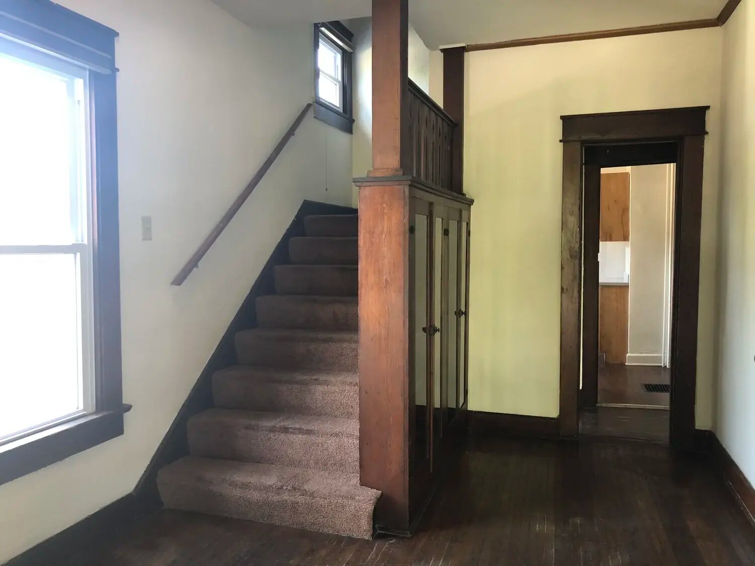 Building Photo - 518 E 2nd St